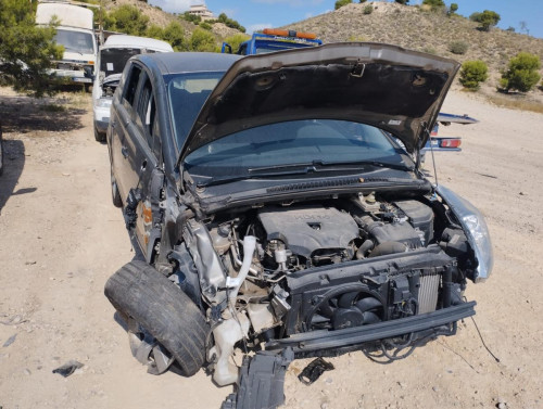 PEUGEOT 5008 — vehículo donante para recambios 