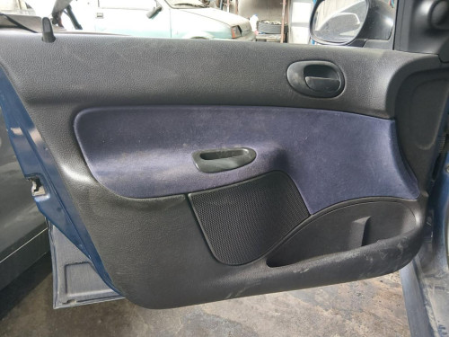 PEUGEOT 206 — vehículo donante para recambios 