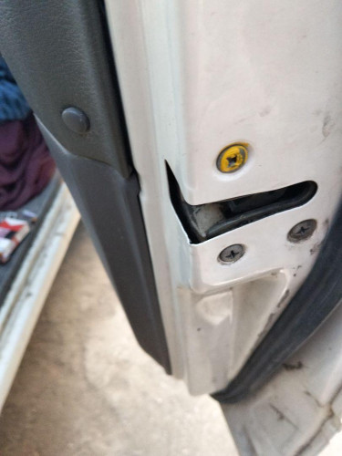 CERRADURA PUERTA DELANTERA DERECHA NISSAN VANETTE CARGO 