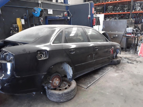  AUDI A4 BERLINA (8E) 