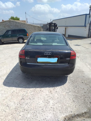 AUDI A6 BERLINA (4B2)