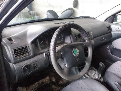 SKODA OCTAVIA BERLINA (1U2)