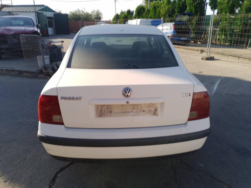 VOLKSWAGEN PASSAT BERLINA (3A2) — автомобиль-донор на запчасти 