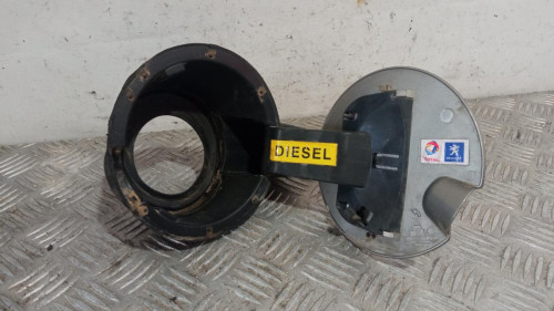  TAPA EXTERIOR COMBUSTIBLE 