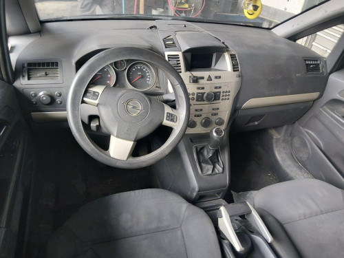 OPEL ZAFIRA B — vehículo donante para recambios 