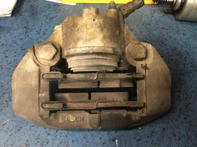 PINZA DE FRENO DELANTERA IZQUIERDA