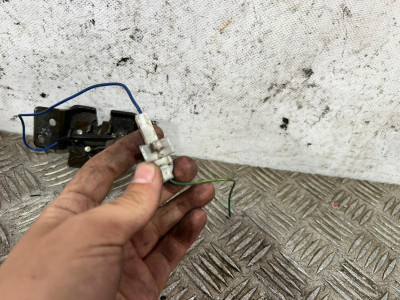 CERRADURA MALETERO / PORTON