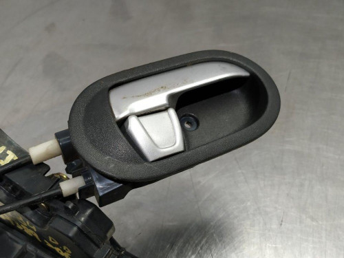  CERRADURA PUERTA DELANTERA DERECHA Mitsubishi COLT CZ3 BERL. 5 (Z30A) 