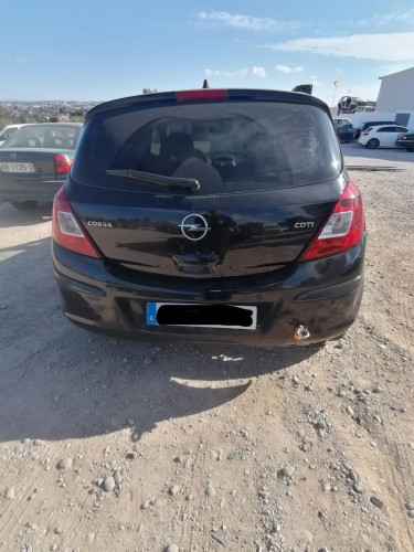 OPEL CORSA D — vehículo donante para recambios 