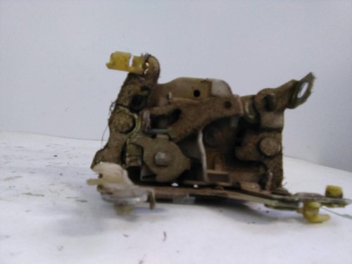  CERRADURA PUERTA TRASERA DERECHA 