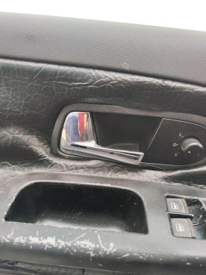 MANETA INTERIOR DELANTERA IZQUIERDA