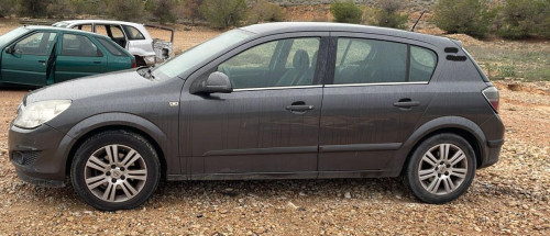 OPEL ASTRA H BERLINA — vehículo donante para recambios 
