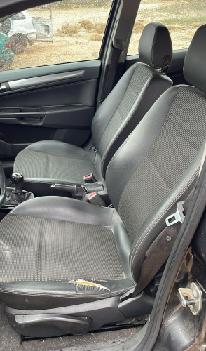 OPEL ASTRA H BERLINA — vehículo donante para recambios 