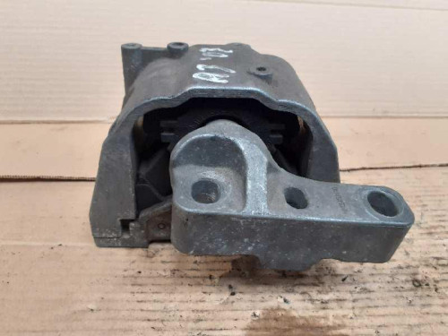  SOPORTE MOTOR DERECHO 