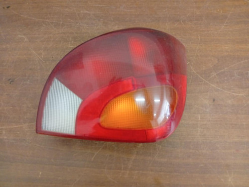 PILOTO TRASERO DERECHO FORD FIESTA BERLINA (DX) 