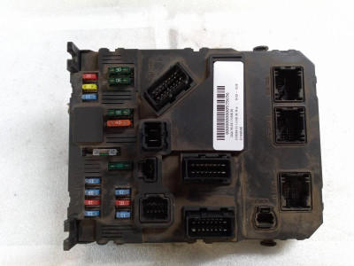 CAJA RELES / FUSIBLES