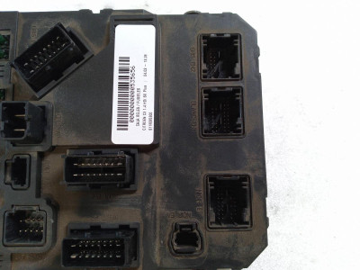 CAJA RELES / FUSIBLES