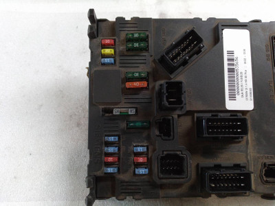 CAJA RELES / FUSIBLES