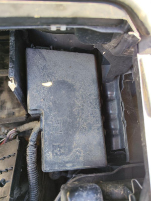 CAJA RELES / FUSIBLES