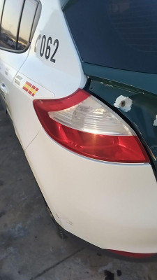 PILOTO TRASERO IZQUIERDO Renault Megane III Berlina 5P (2008->)