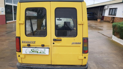 PORTON TRASERO DERECHO Renault Rapid /Express (F40)(08.1985->)