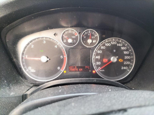  FORD FOCUS BERLINA (CAP) 