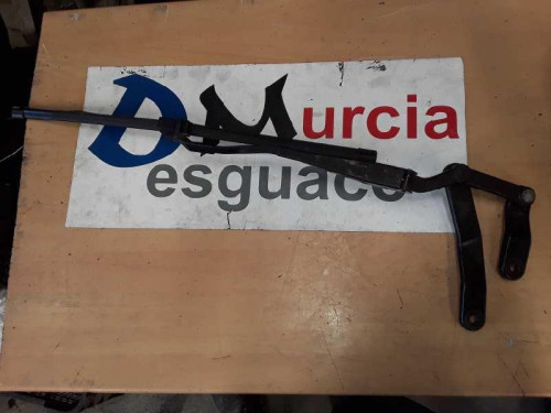 BRAZO LIMPIA DELANTERO DERECHO 
