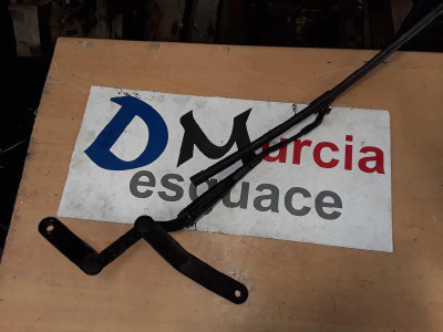 BRAZO LIMPIA DELANTERO DERECHO