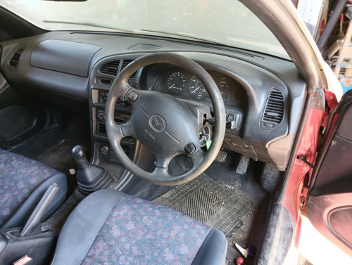 MAZDA 323 C/F/S BERLINA (BA) — vehículo donante para recambios 