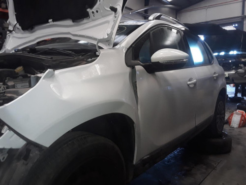PEUGEOT 2008 — vehículo donante para recambios 