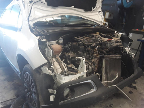 PEUGEOT 2008 — vehículo donante para recambios 