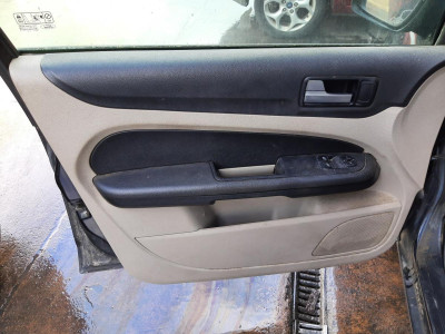 FORD FOCUS BERLINA (CAP)