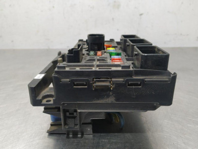 CAJA RELES / FUSIBLES