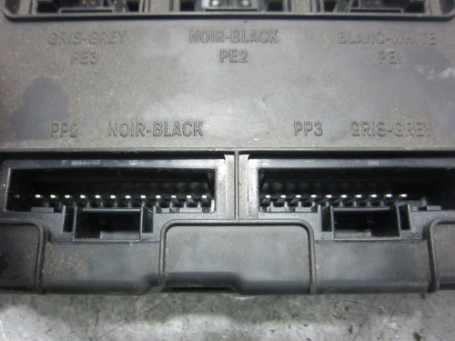  CAJA RELES / FUSIBLES Renault MEGANE II BERLINA 3P 