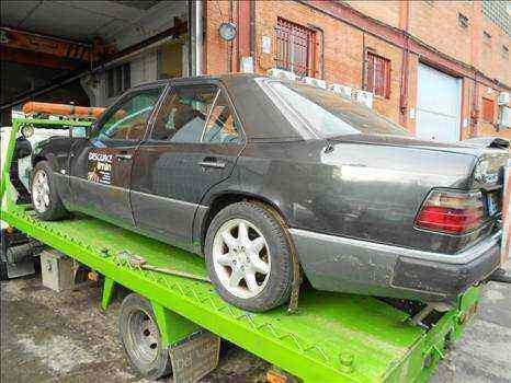  MERCEDES-BENZ CLASE E (BM 124) BERLINA 