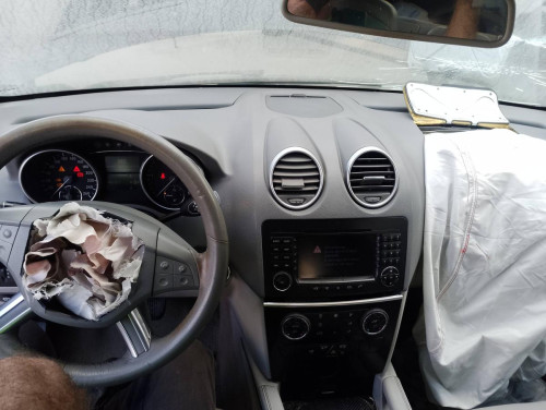 MERCEDES-BENZ CLASE ML (BM 164) — vehículo donante para recambios 