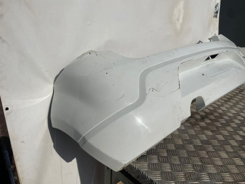 PARAGOLPES TRASERO 
