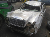 MERCEDES-BENZ CLASE E (BM 210) BERLINA