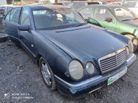 MERCEDES-BENZ CLASE E (BM 210) BERLINA