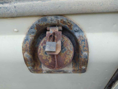 TAPON COMBUSTIBLE, LAND ROVER