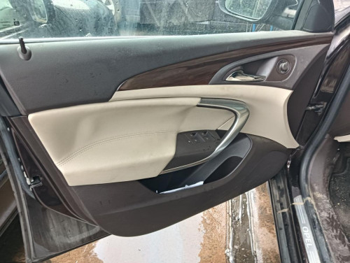 OPEL INSIGNIA BERLINA — vehículo donante para recambios 