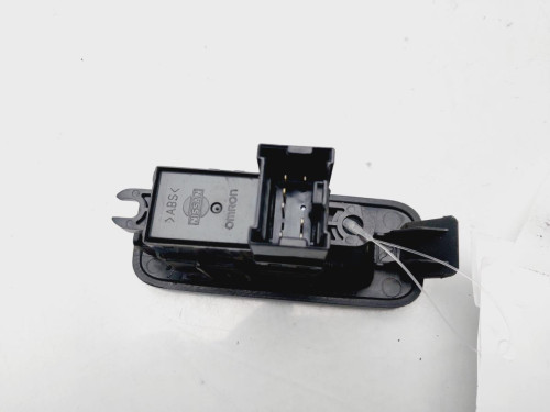 MANDO ELEVALUNAS DELANTERO DERECHO Nissan PRIMERA BERLINA (P12) 
