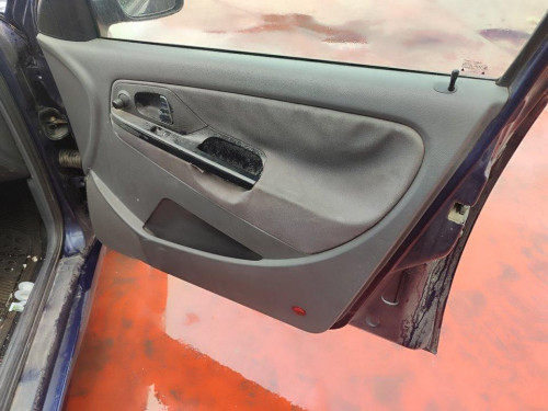 SEAT CORDOBA VARIO (6K5) — vehículo donante para recambios 