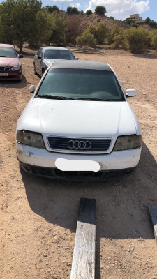 AUDI A6 AVANT (4B5)