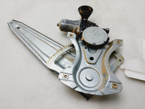 ELEVALUNAS TRASERO DERECHO Toyota YARIS (XP13) 