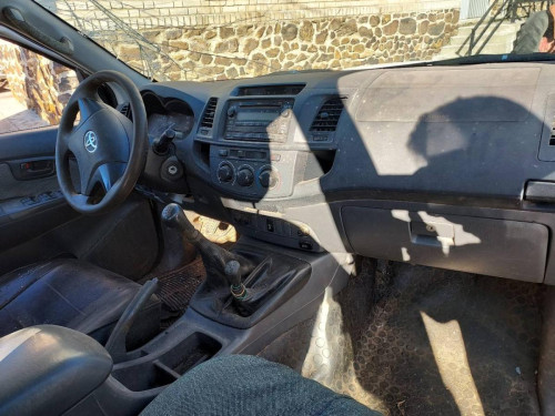 TOYOTA HILUX (KUN) — vehículo donante para recambios 