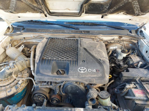TOYOTA HILUX (KUN) — vehículo donante para recambios 