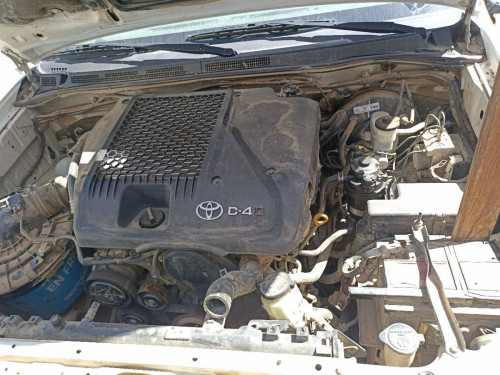 TOYOTA HILUX (KUN) — vehículo donante para recambios 
