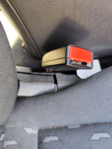 ENGANCHE CINTURON DELANTERO DERECHO used