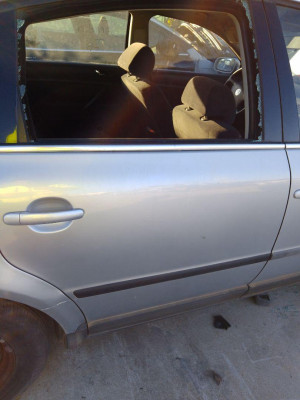 PUERTA TRASERA DERECHA